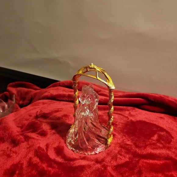 bride and groom statue - Picture 4 of 5